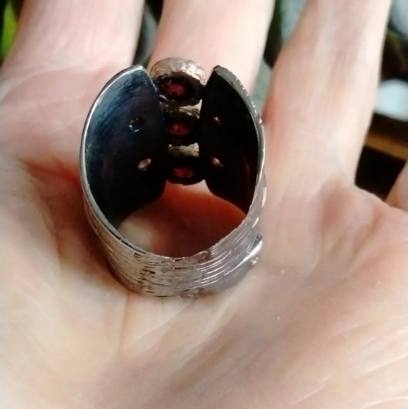Gold Sterling Artisan Garnet Ring. - Picture 3 of 4